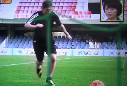حارس مرمى آلي يربك اللاعب ميسي  